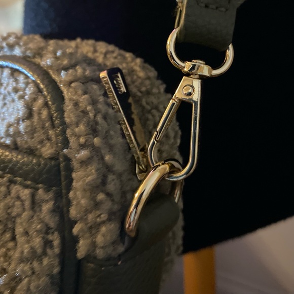 Laundry by Shelli Segal / Faux Sherpa Fleece / Crossbody Bag / Olive Green - Picture 2 of 7
